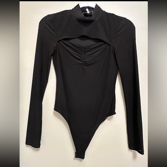 Black body suit with cut out - Picture 1 of 3